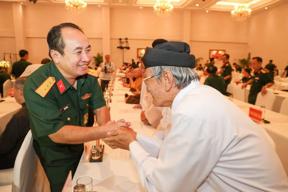 Thắt chặt đoàn kết quân - dân từ công tác tôn giáo Thắt chặt đoàn kết quân - dân từ công tác tôn giáo