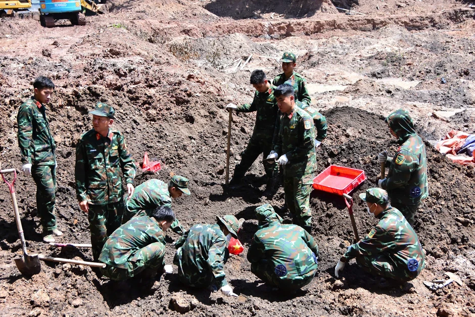 Thêm 10 bộ hài cốt liệt sĩ được tìm thấy ở Công viên Lê Thị Riêng Thêm 10 bộ hài cốt liệt sĩ được tìm thấy ở Công viên Lê Thị Riêng