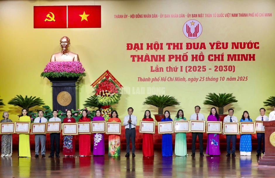 THI ĐUA ĐỂ TPHCM VƯƠN XA: Phát triển đô thị năng động, nghĩa tình THI ĐUA ĐỂ TPHCM VƯƠN XA: Phát triển đô thị năng động, nghĩa tình