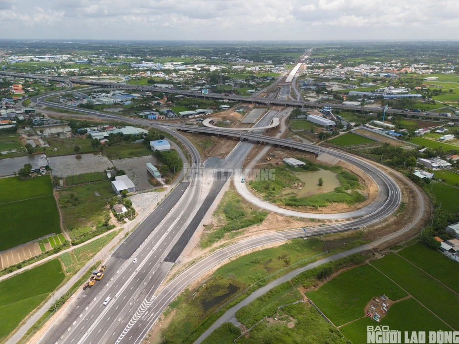 THI ĐUA ĐỂ TPHCM VƯƠN XA: Phát triển đô thị năng động, nghĩa tình THI ĐUA ĐỂ TPHCM VƯƠN XA: Phát triển đô thị năng động, nghĩa tình