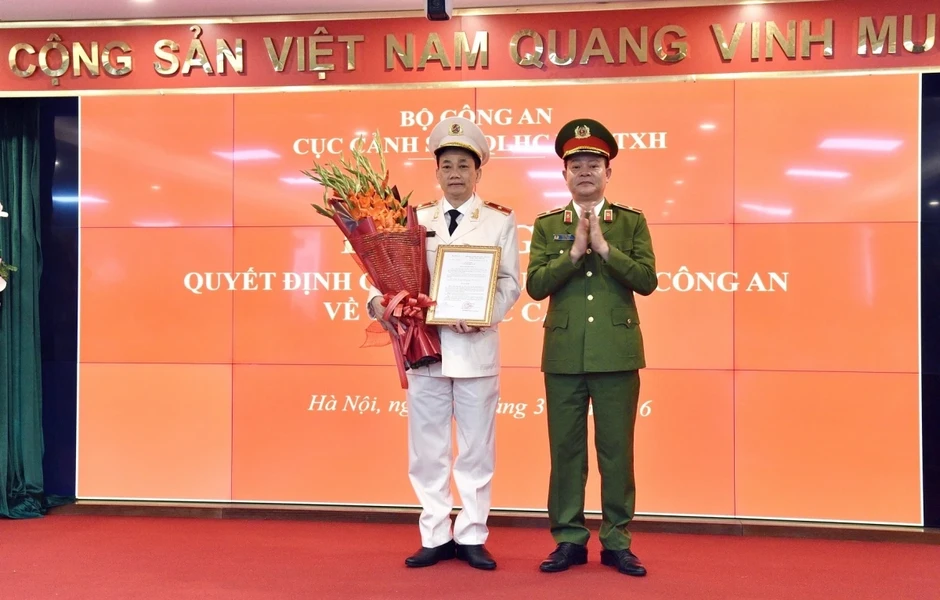 Thiếu tướng Nguyễn Mạnh Hùng giữ chức vụ Phó Cục trưởng C06 Thiếu tướng Nguyễn Mạnh Hùng giữ chức vụ Phó Cục trưởng C06