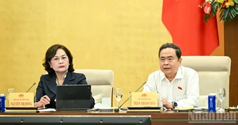 Thống nhất trình Quốc hội xem xét, quyết định các mức thuế đối với xăng, dầu