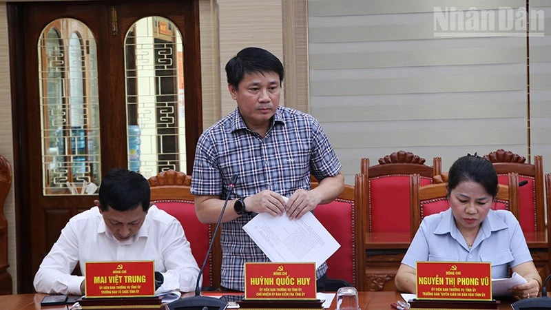 Thông qua dự thảo báo cáo kết quả kiểm tra (đợt 2) đối với Ban Thường vụ Tỉnh ủy Gia Lai Thông qua dự thảo báo cáo kết quả kiểm tra (đợt 2) đối với Ban Thường vụ Tỉnh ủy Gia Lai