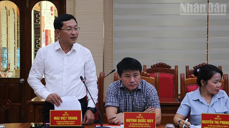 Thông qua dự thảo báo cáo kết quả kiểm tra (đợt 2) đối với Ban Thường vụ Tỉnh ủy Gia Lai Thông qua dự thảo báo cáo kết quả kiểm tra (đợt 2) đối với Ban Thường vụ Tỉnh ủy Gia Lai