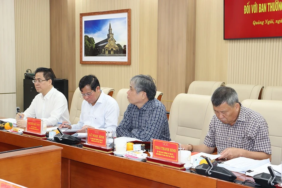 Thông qua dự thảo Báo cáo kết quả kiểm tra, giám sát đối với Ban Thường vụ Tỉnh ủy Quảng Ngãi Thông qua dự thảo Báo cáo kết quả kiểm tra, giám sát đối với Ban Thường vụ Tỉnh ủy Quảng Ngãi