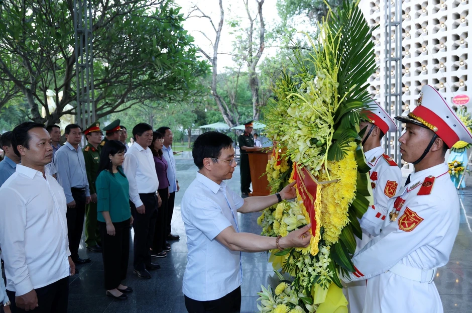 Thông tin mới về lộ trình cải cách tiền lương và sắp xếp thôn, tổ dân phố Thông tin mới về lộ trình cải cách tiền lương và sắp xếp thôn, tổ dân phố