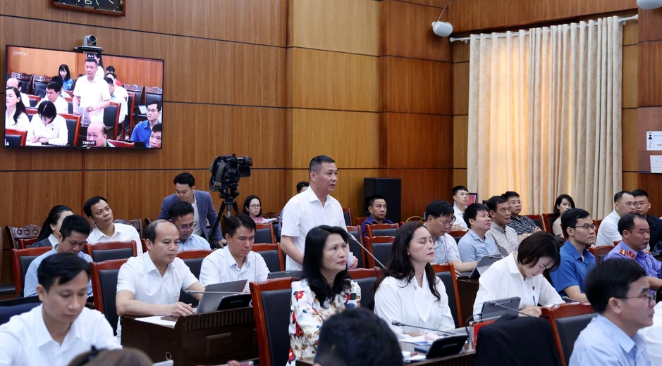 Thông tin mới về lộ trình cải cách tiền lương và sắp xếp thôn, tổ dân phố Thông tin mới về lộ trình cải cách tiền lương và sắp xếp thôn, tổ dân phố