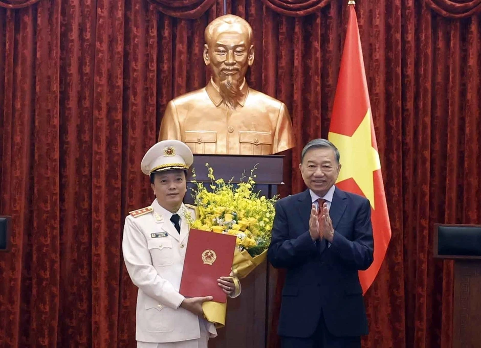 Thứ trưởng Bộ Công an Đặng Hồng Đức được thăng hàm Thượng tướng Thứ trưởng Bộ Công an Đặng Hồng Đức được thăng hàm Thượng tướng
