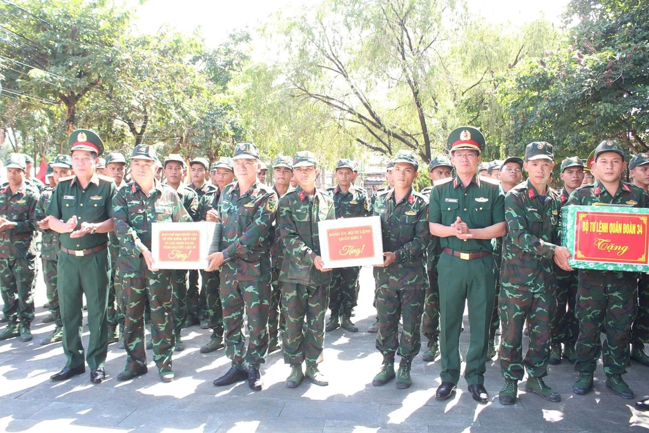 Thứ trưởng Bộ Quốc phòng kiểm tra công tác tìm kiếm hài cốt liệt sĩ ở Quảng Ngãi Thứ trưởng Bộ Quốc phòng kiểm tra công tác tìm kiếm hài cốt liệt sĩ ở Quảng Ngãi