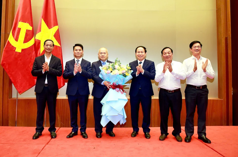 Thứ trưởng Bộ Tài chính Đỗ Thành Trung làm Phó bí thư Thành ủy Hải Phòng Thứ trưởng Bộ Tài chính Đỗ Thành Trung làm Phó bí thư Thành ủy Hải Phòng