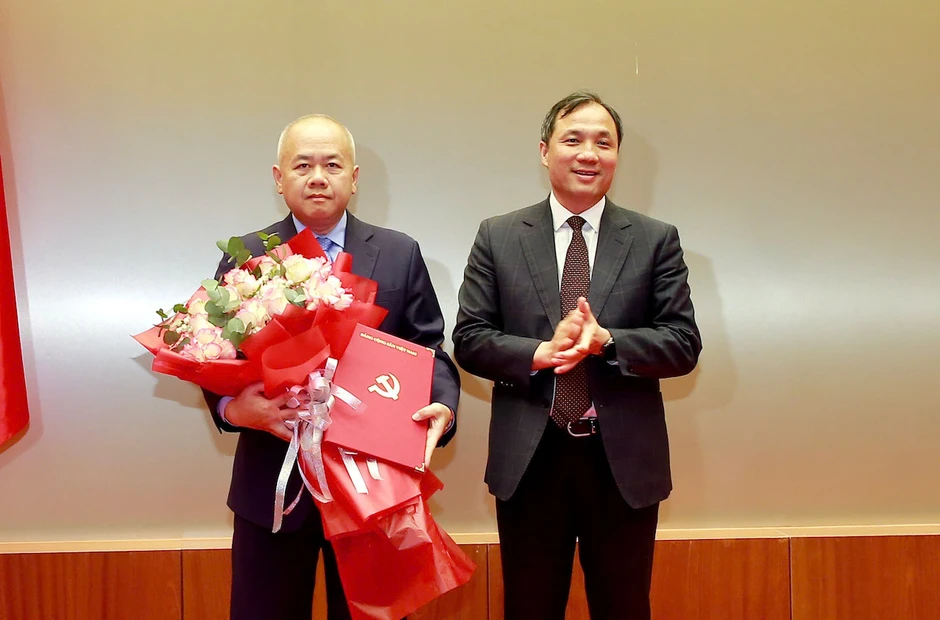 Thứ trưởng Bộ Tài chính Đỗ Thành Trung làm Phó bí thư Thành ủy Hải Phòng Thứ trưởng Bộ Tài chính Đỗ Thành Trung làm Phó bí thư Thành ủy Hải Phòng