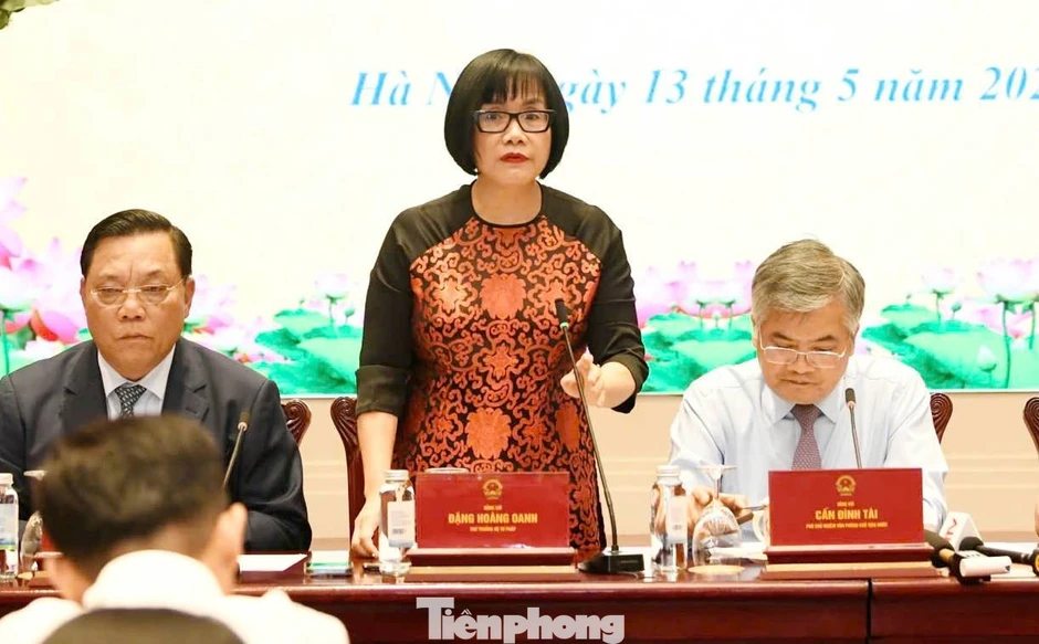 Thứ trưởng Bộ Tư pháp: Nếu đã có dữ liệu, không được yêu cầu người dân cung cấp nhiều loại giấy tờ Thứ trưởng Bộ Tư pháp: Nếu đã có dữ liệu, không được yêu cầu người dân cung cấp nhiều loại giấy tờ