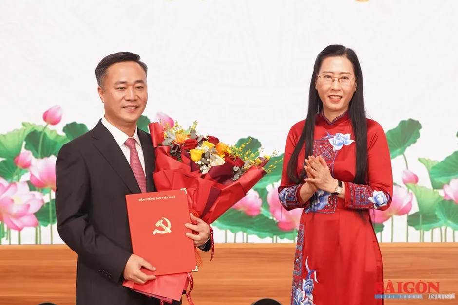 Thứ trưởng Bộ Xây dựng Nguyễn Việt Hùng làm Phó Bí thư Tỉnh ủy Khánh Hòa Thứ trưởng Bộ Xây dựng Nguyễn Việt Hùng làm Phó Bí thư Tỉnh ủy Khánh Hòa
