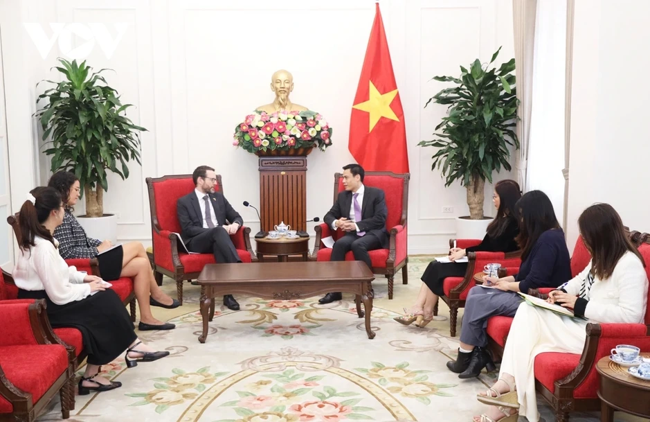 Thứ trưởng Đặng Hoàng Giang tiếp Đại sứ Vương quốc Anh tại Việt Nam Iain Frew Thứ trưởng Đặng Hoàng Giang tiếp Đại sứ Vương quốc Anh tại Việt Nam Iain Frew