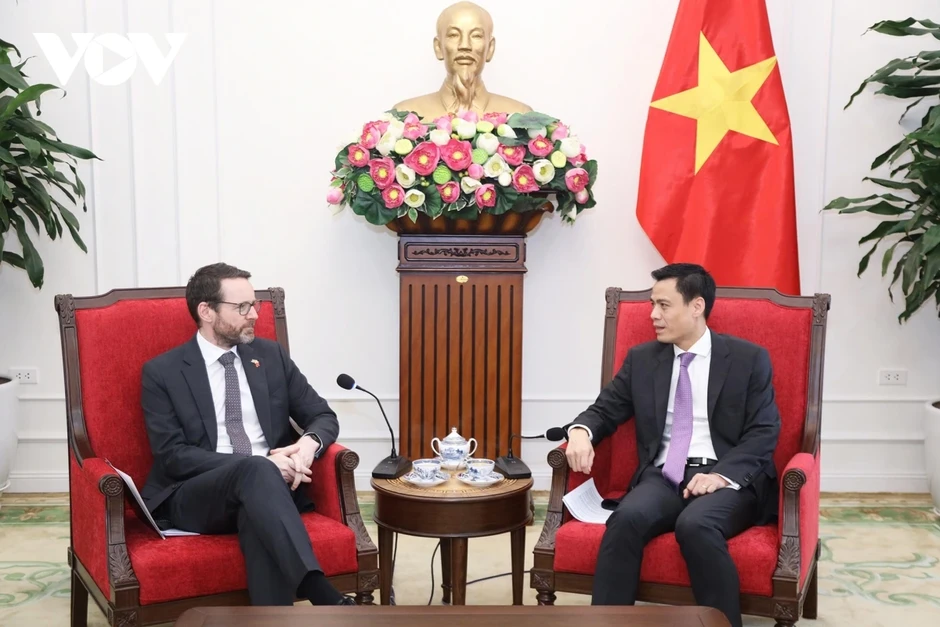 Thứ trưởng Đặng Hoàng Giang tiếp Đại sứ Vương quốc Anh tại Việt Nam Iain Frew Thứ trưởng Đặng Hoàng Giang tiếp Đại sứ Vương quốc Anh tại Việt Nam Iain Frew