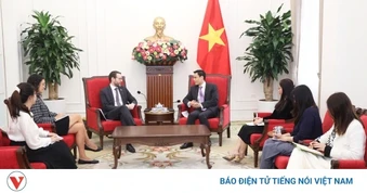 Thứ trưởng Đặng Hoàng Giang tiếp Đại sứ Vương quốc Anh tại Việt Nam Iain Frew