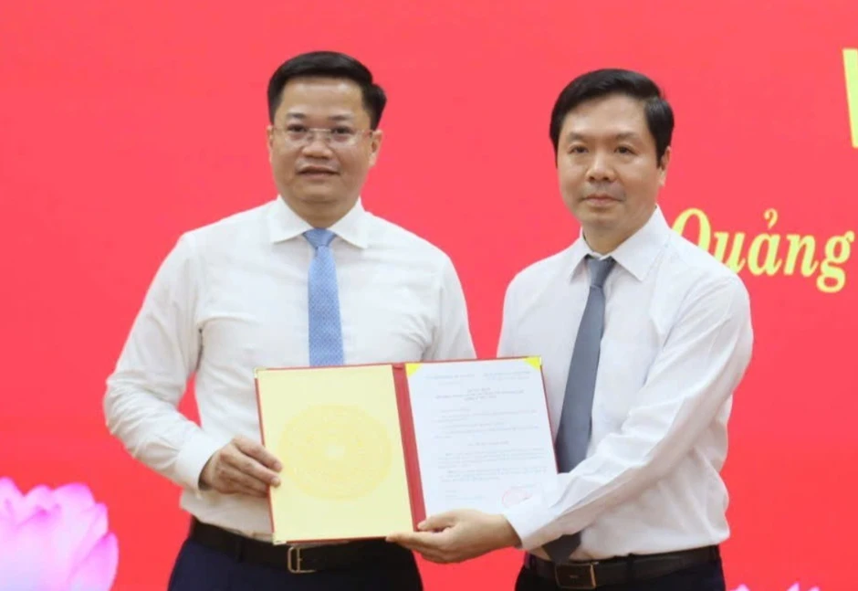 Thứ trưởng Tài chính được giới thiệu để bầu làm Chủ tịch UBND tỉnh Quảng Ngãi Thứ trưởng Tài chính được giới thiệu để bầu làm Chủ tịch UBND tỉnh Quảng Ngãi