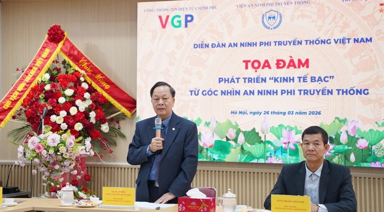 Thủ tướng 94 tuổi lái ô tô tốc độ cao và chuyện phát triển 'kinh tế bạc' Thủ tướng 94 tuổi lái ô tô tốc độ cao và chuyện phát triển 'kinh tế bạc'