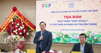 Thủ tướng 94 tuổi lái ô tô tốc độ cao và chuyện phát triển 'kinh tế bạc'
