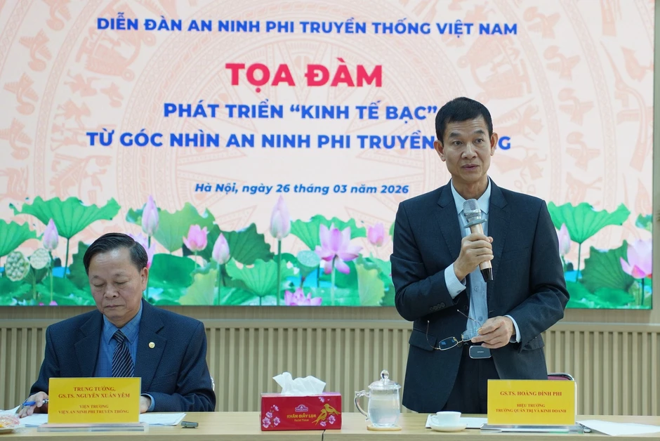 Thủ tướng 97 tuổi lái ô tô tốc độ cao và chuyện phát triển 'kinh tế bạc' Thủ tướng 97 tuổi lái ô tô tốc độ cao và chuyện phát triển 'kinh tế bạc'