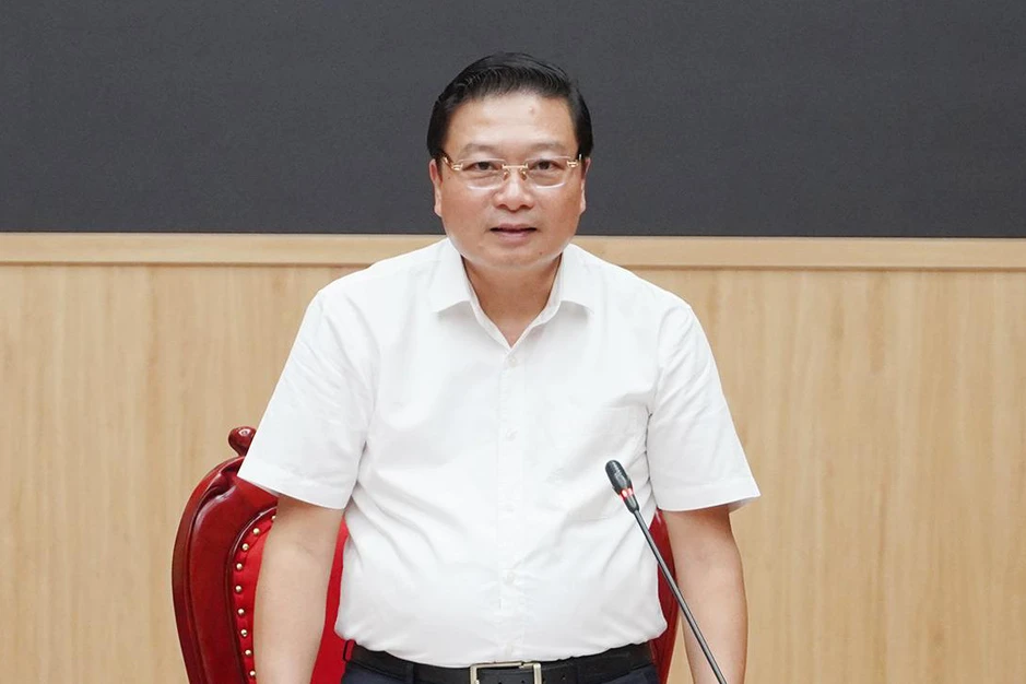 Thủ tướng bổ nhiệm ông Lê Hồng Vinh giữ chức Thứ trưởng Bộ Xây dựng Thủ tướng bổ nhiệm ông Lê Hồng Vinh giữ chức Thứ trưởng Bộ Xây dựng