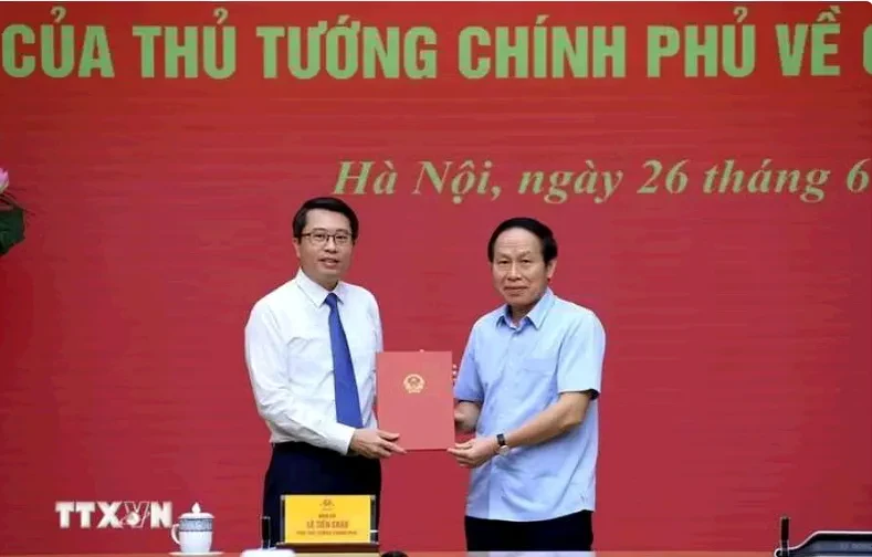 Thủ tướng bổ nhiệm ông Trần Anh Tiến giữ chức Phó Chủ nhiệm Văn phòng Chính phủ Thủ tướng bổ nhiệm ông Trần Anh Tiến giữ chức Phó Chủ nhiệm Văn phòng Chính phủ