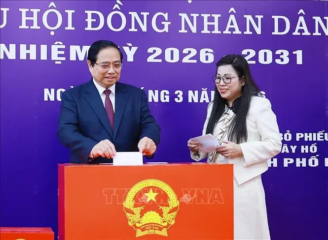 Thủ tướng bỏ phiếu bầu cử đại biểu Quốc hội khóa XVI và HĐND các cấp Thủ tướng bỏ phiếu bầu cử đại biểu Quốc hội khóa XVI và HĐND các cấp