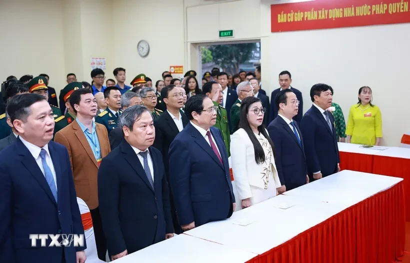 Thủ tướng bỏ phiếu bầu cử đại biểu Quốc hội khóa XVI và HĐND các cấp Thủ tướng bỏ phiếu bầu cử đại biểu Quốc hội khóa XVI và HĐND các cấp