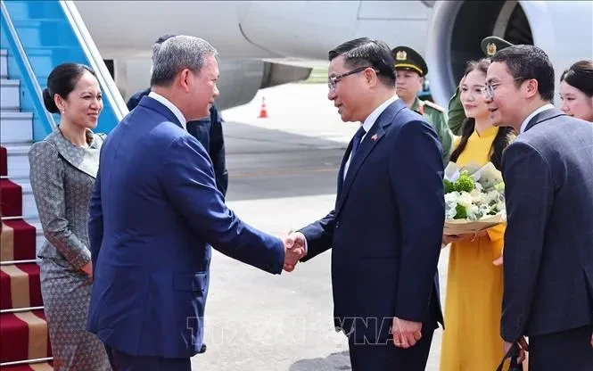 Thủ tướng Campuchia đến Hà Nội, bắt đầu thăm chính thức Việt Nam và dự AFF 2026 Thủ tướng Campuchia đến Hà Nội, bắt đầu thăm chính thức Việt Nam và dự AFF 2026