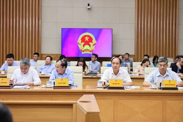Thủ tướng: Cắt giảm thủ tục là một giải pháp nhanh nhất tác động ngay tới tăng trưởng Thủ tướng: Cắt giảm thủ tục là một giải pháp nhanh nhất tác động ngay tới tăng trưởng