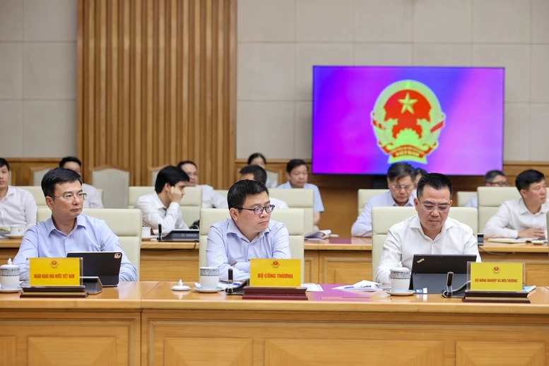 Thủ tướng: Cắt giảm thủ tục là một giải pháp nhanh nhất tác động ngay tới tăng trưởng Thủ tướng: Cắt giảm thủ tục là một giải pháp nhanh nhất tác động ngay tới tăng trưởng