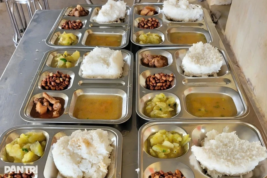 Thủ tướng chỉ đạo công khai ảnh khay ăn thực tế của học sinh để giám sát Thủ tướng chỉ đạo công khai ảnh khay ăn thực tế của học sinh để giám sát