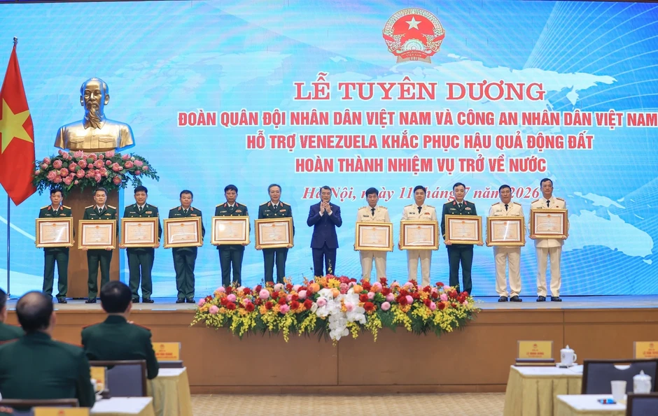 Thủ tướng chia sẻ thông điệp "giữa đổ nát, Việt Nam mang đến hy vọng” Thủ tướng chia sẻ thông điệp "giữa đổ nát, Việt Nam mang đến hy vọng”