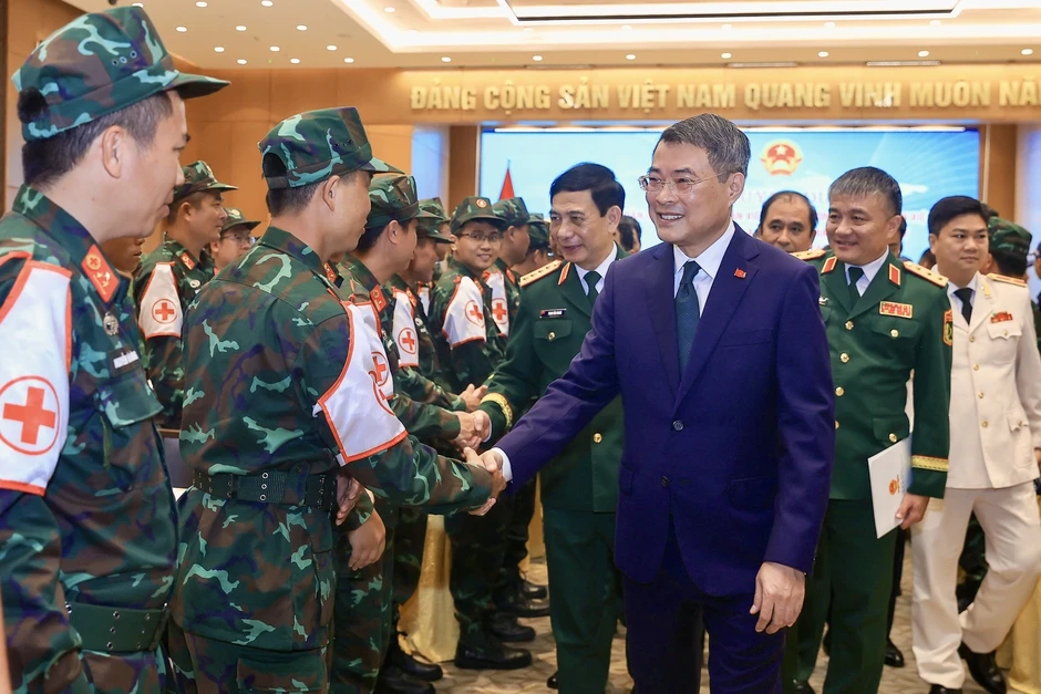 Thủ tướng chia sẻ thông điệp "giữa đổ nát, Việt Nam mang đến hy vọng” Thủ tướng chia sẻ thông điệp "giữa đổ nát, Việt Nam mang đến hy vọng”