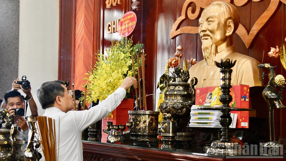 Thủ tướng Chính phủ Lê Minh Hưng dự lễ truy điệu và an táng hài cốt liệt sĩ tại Nghĩa trang Liệt sĩ Quốc gia đường 9, Quảng Trị Thủ tướng Chính phủ Lê Minh Hưng dự lễ truy điệu và an táng hài cốt liệt sĩ tại Nghĩa trang Liệt sĩ Quốc gia đường 9, Quảng Trị