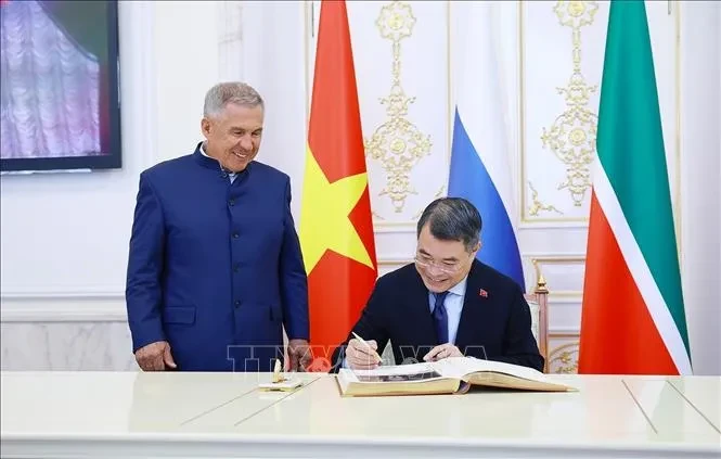 Thủ tướng Chính phủ Lê Minh Hưng gặp người đứng đầu Cộng hòa Tatarstan