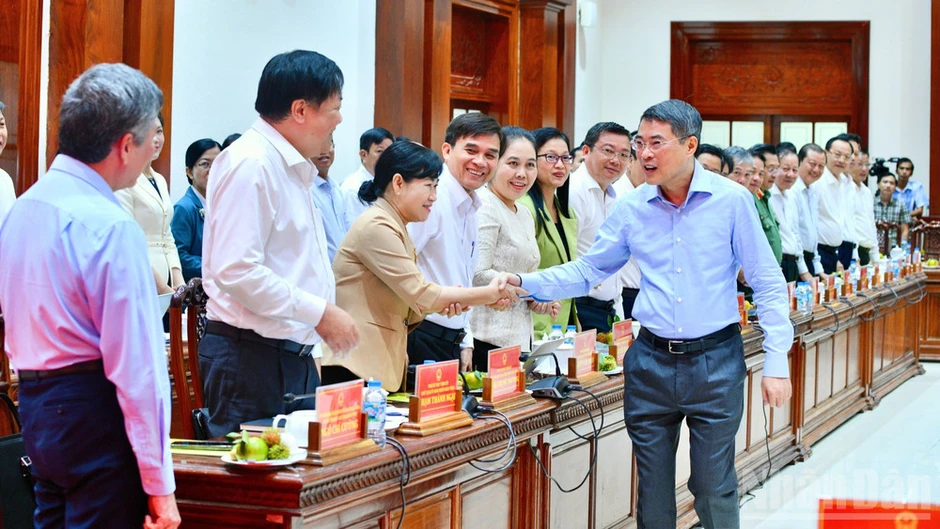 Thủ tướng Chính phủ Lê Minh Hưng làm việc với Ban Thường vụ Tỉnh ủy Đồng Tháp Thủ tướng Chính phủ Lê Minh Hưng làm việc với Ban Thường vụ Tỉnh ủy Đồng Tháp