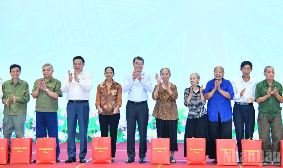 Thủ tướng Chính phủ Lê Minh Hưng thực hiện các hoạt động tri ân người có công tại Hải Phòng Thủ tướng Chính phủ Lê Minh Hưng thực hiện các hoạt động tri ân người có công tại Hải Phòng