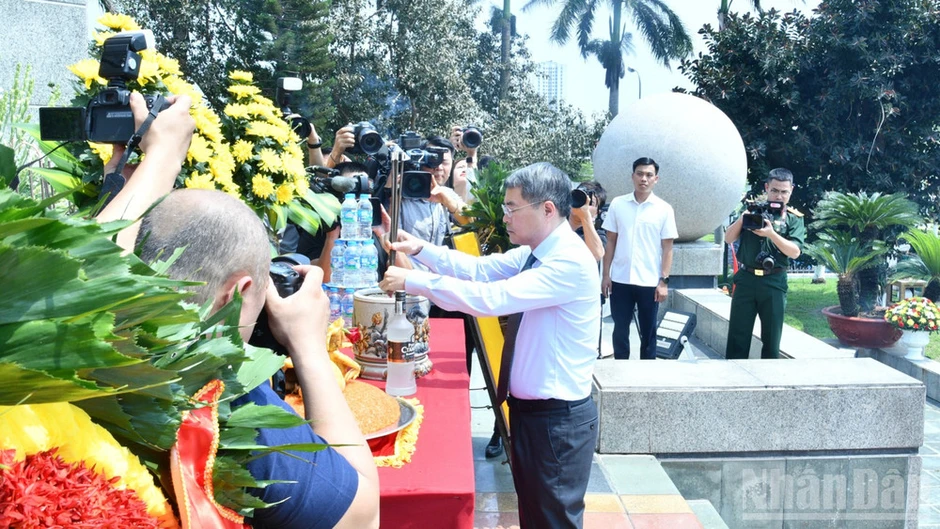 Thủ tướng Chính phủ Lê Minh Hưng thực hiện các hoạt động tri ân người có công tại Hải Phòng Thủ tướng Chính phủ Lê Minh Hưng thực hiện các hoạt động tri ân người có công tại Hải Phòng