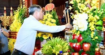 Thủ tướng Chính phủ Lê Minh Hưng tri ân các Anh hùng liệt sĩ tại Điện Biên Phủ
