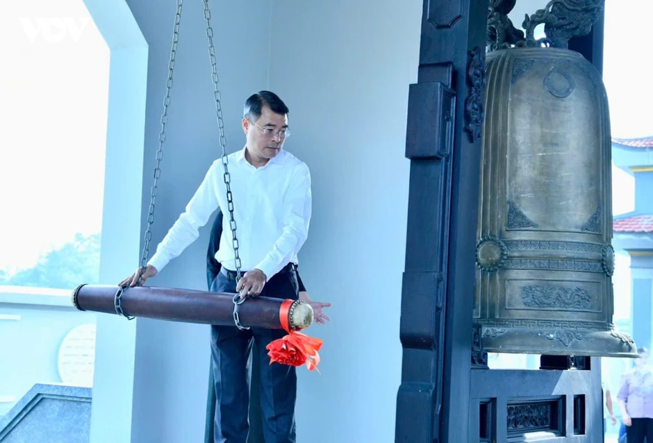 Thủ tướng dâng hương, tưởng niệm các Anh hùng Liệt sĩ ở Lạng Sơn Thủ tướng dâng hương, tưởng niệm các Anh hùng Liệt sĩ ở Lạng Sơn
