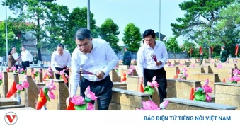 Thủ tướng dâng hương, tưởng niệm các Anh hùng Liệt sĩ ở Lạng Sơn