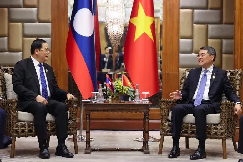 Thủ tướng đề nghị Việt Nam - Lào phát huy hiệu quả hơn nữa các cơ chế hợp tác