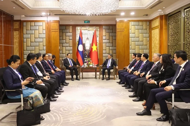 Thủ tướng đề nghị Việt Nam - Lào phát huy hiệu quả hơn nữa các cơ chế hợp tác
