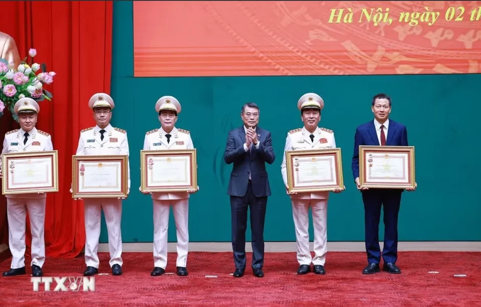 Thủ tướng dự Hội nghị sơ kết công tác công an 6 tháng đầu năm 2026 Thủ tướng dự Hội nghị sơ kết công tác công an 6 tháng đầu năm 2026