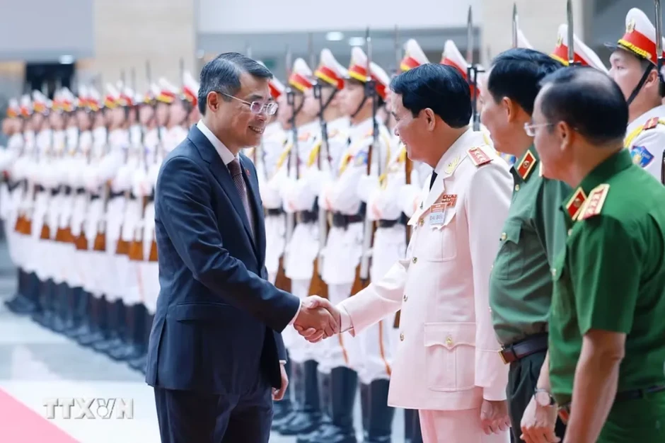 Thủ tướng dự Hội nghị sơ kết công tác công an 6 tháng đầu năm 2026 Thủ tướng dự Hội nghị sơ kết công tác công an 6 tháng đầu năm 2026