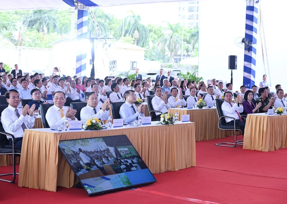 Thủ tướng dự khởi công 5 tuyến metro hơn 1,3 triệu tỷ đồng, dài hơn 300 km Thủ tướng dự khởi công 5 tuyến metro hơn 1,3 triệu tỷ đồng, dài hơn 300 km