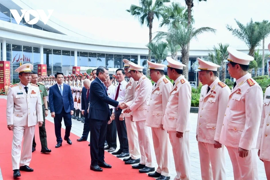 Thủ tướng dự lễ đón nhận danh hiệu Anh hùng LLVTND của Công an Hải Phòng Thủ tướng dự lễ đón nhận danh hiệu Anh hùng LLVTND của Công an Hải Phòng
