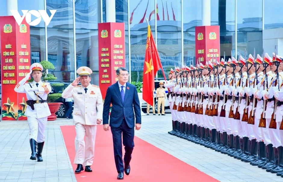 Thủ tướng dự lễ đón nhận danh hiệu Anh hùng LLVTND của Công an Hải Phòng Thủ tướng dự lễ đón nhận danh hiệu Anh hùng LLVTND của Công an Hải Phòng
