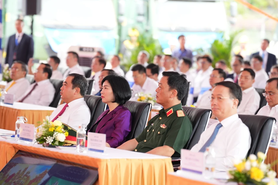 Thủ tướng dự lễ khởi công 5 tuyến đường sắt đô thị, 3 dự án nhà cho thuê ở Hà Nội Thủ tướng dự lễ khởi công 5 tuyến đường sắt đô thị, 3 dự án nhà cho thuê ở Hà Nội